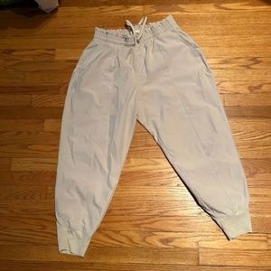 A&F traveler joggers - cream (large SHORT)
